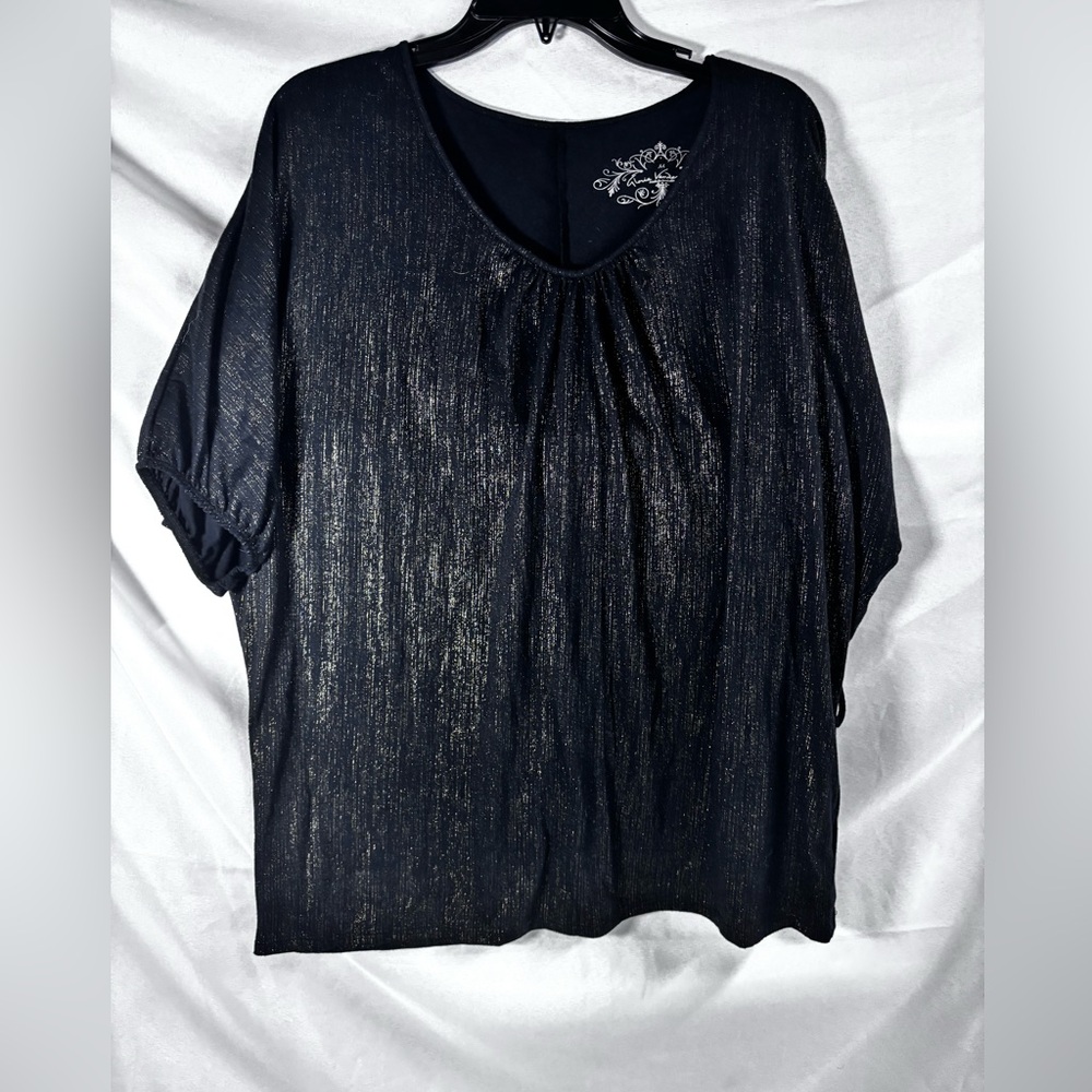 Gloria Vanderbilt Shimmering Black and Gold‎ Top